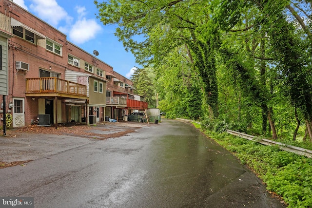 2020 Valley View Dr, Folcroft, PA 19032 - view of asphalt driveway