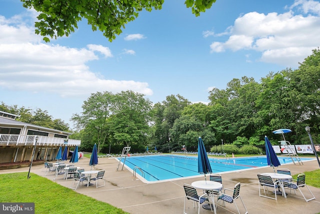 14321 Long Channel Dr, Germantown, MD 20874 - community pool with a patio area
