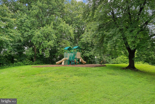 14321 Long Channel Dr, Germantown, MD 20874 - view of grassy yard