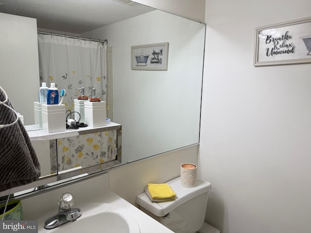 441 Tomlinson Rd Unit E18, Philadelphia, PA 19116 - bathroom with toilet and vanity