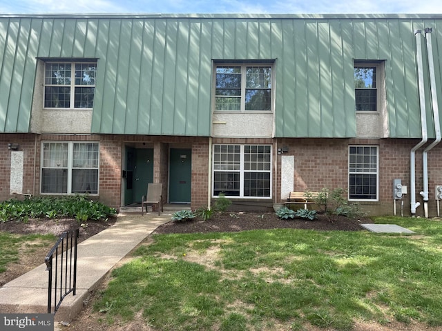 441 Tomlinson Rd Unit E18, Philadelphia, PA 19116 - townhome / multi-family property with brick siding and a front lawn