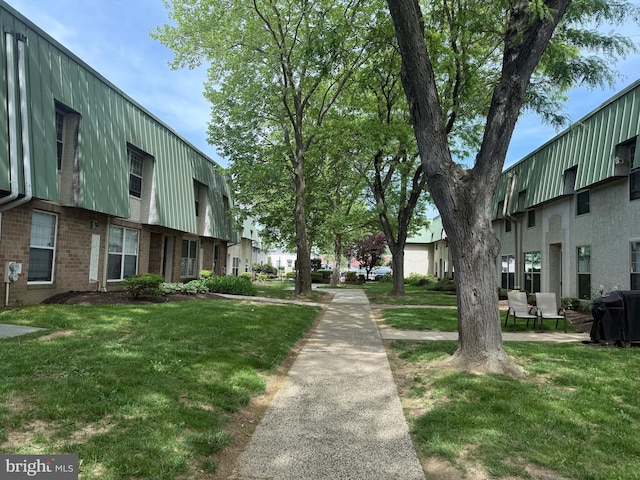 441 Tomlinson Rd Unit E18, Philadelphia, PA 19116 - view of property's community featuring a yard and a residential view