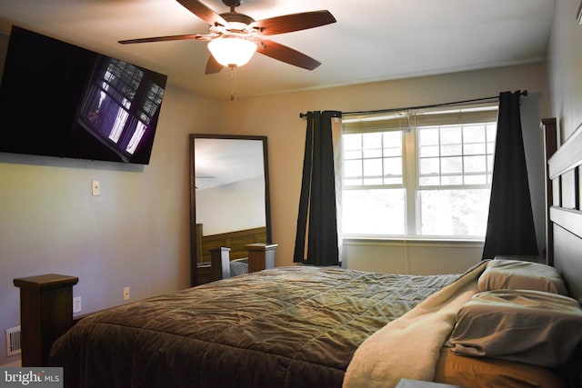 bedroom featuring a ceiling fan