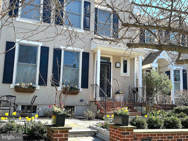2006 N Bancroft Pkwy, Wilmington, DE 19806 - view of front of property with stucco siding