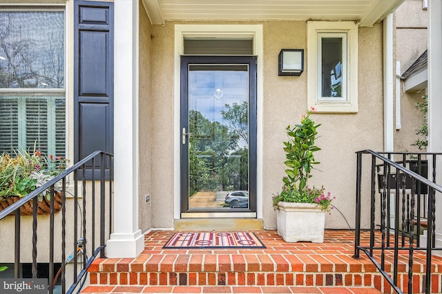 2006 N Bancroft Pkwy, Wilmington, DE 19806 - property entrance with stucco siding
