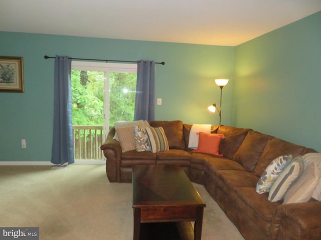 living area with carpet floors and baseboards