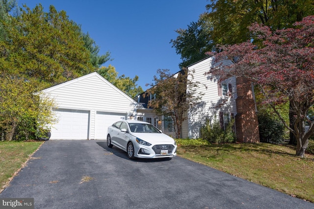9841 Meadowcroft Ln, Montgomery Village, MD 20886 - view of side of property featuring a garage and a yard