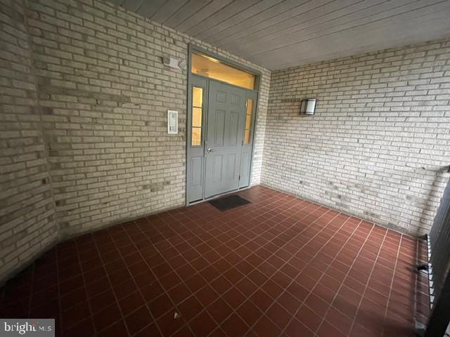 doorway to property with covered porch