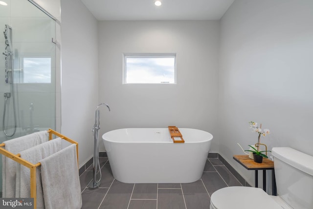 full bath with toilet, a shower stall, a soaking tub, baseboards, and recessed lighting