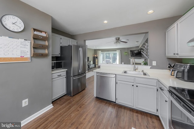 130 Brent Ct, Thorofare, NJ 08086 - kitchen with stainless steel appliances, a sink, a peninsula, a ceiling fan, and dark wood-style flooring