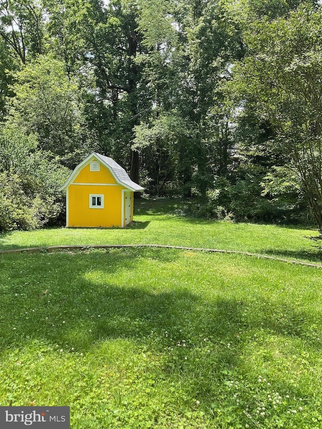 2817 Ontario Ave, Baltimore, MD 21234 - view of grassy yard featuring a storage shed