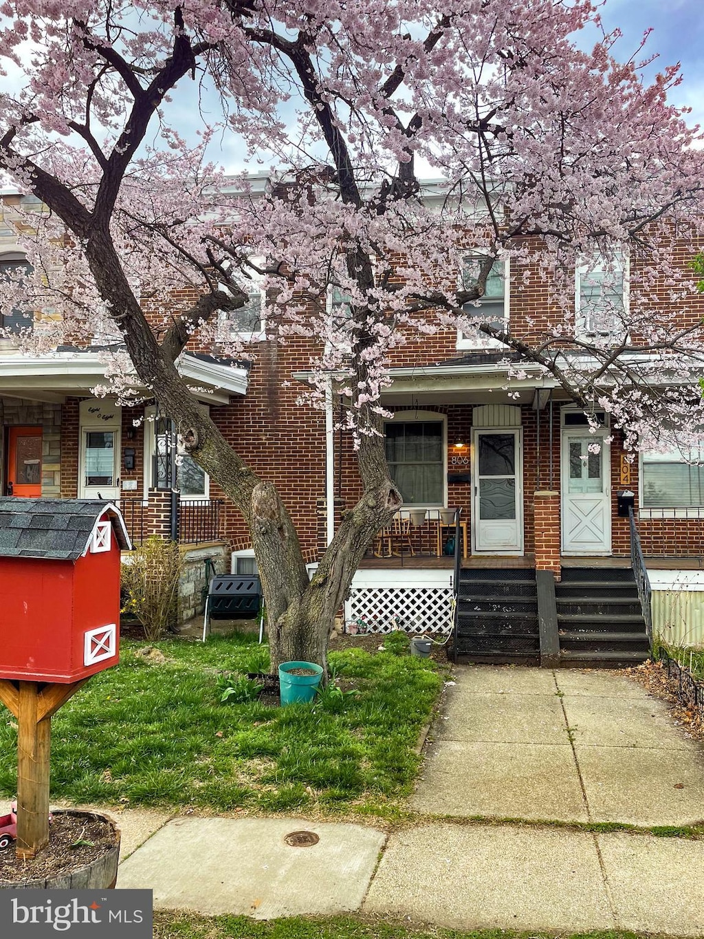 806 W 32nd St, Baltimore, MD 21211 - view of front facade with brick siding
