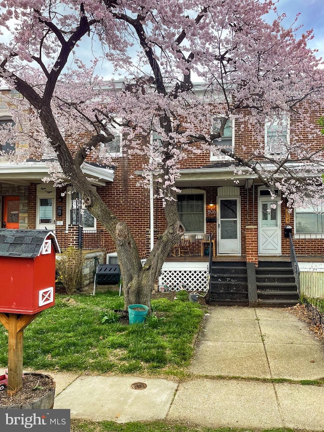 806 W 32nd St, Baltimore, MD 21211 - view of front facade with brick siding