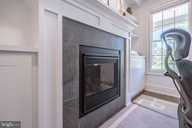 232 Cobblestone Ln, Bethlehem, PA 18020 - detailed view of a tiled fireplace, wood finished floors, and baseboards