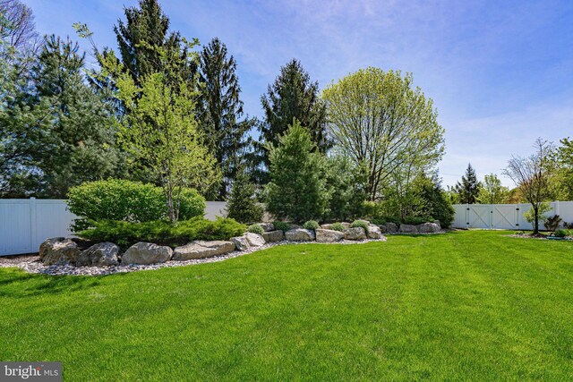 232 Cobblestone Ln, Bethlehem, PA 18020 - view of yard