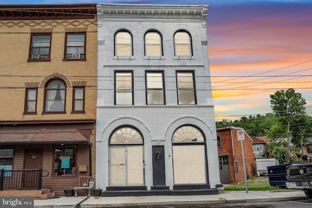 19 Valley St, Lewistown, PA 17044 - townhome / multi-family property with brick siding