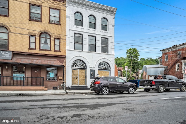 19 Valley St, Lewistown, PA 17044 - multi unit property featuring brick siding
