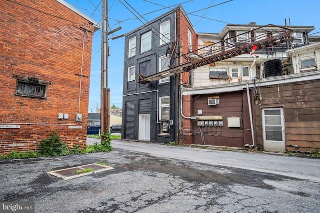19 Valley St, Lewistown, PA 17044 - view of building exterior featuring uncovered parking