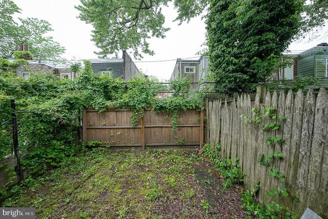 240 W Apsley St, Philadelphia, PA 19144 - view of yard featuring fence