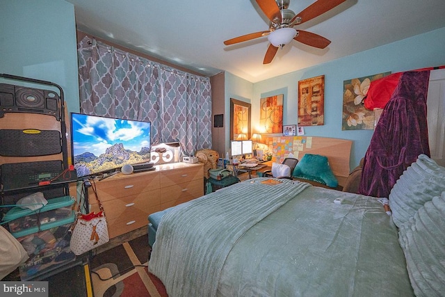 240 W Apsley St, Philadelphia, PA 19144 - bedroom with ceiling fan