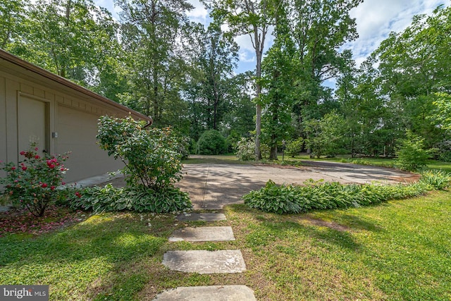 109 Kingfisher Cir, Weems, VA 22576 - view of grassy yard