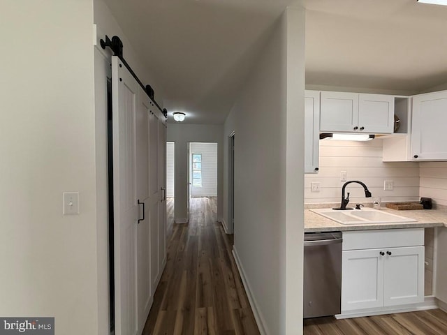 195 S Dr Unit E6, Kilmarnock, VA 22482 - hallway featuring a sink, dark wood-style floors, a barn door, and baseboards