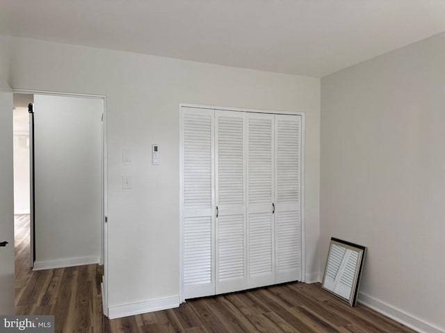 195 S Dr Unit E6, Kilmarnock, VA 22482 - unfurnished bedroom with wood finished floors, a closet, and baseboards