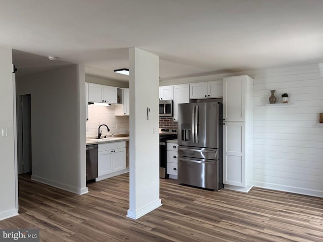 195 S Dr Unit E6, Kilmarnock, VA 22482 - kitchen featuring appliances with stainless steel finishes, a sink, baseboards, dark wood-style floors, and white cabinetry