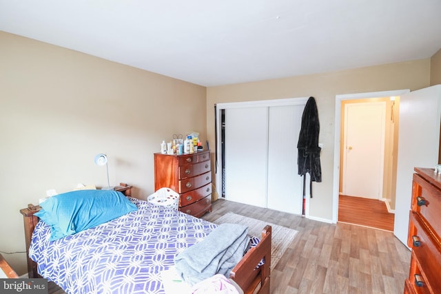 415 Garnet Dr, Burlington, NJ 08016 - bedroom featuring wood finished floors and a closet