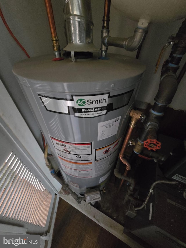 33 Middlebury Ln, Willingboro, NJ 08046 - utility room featuring gas water heater
