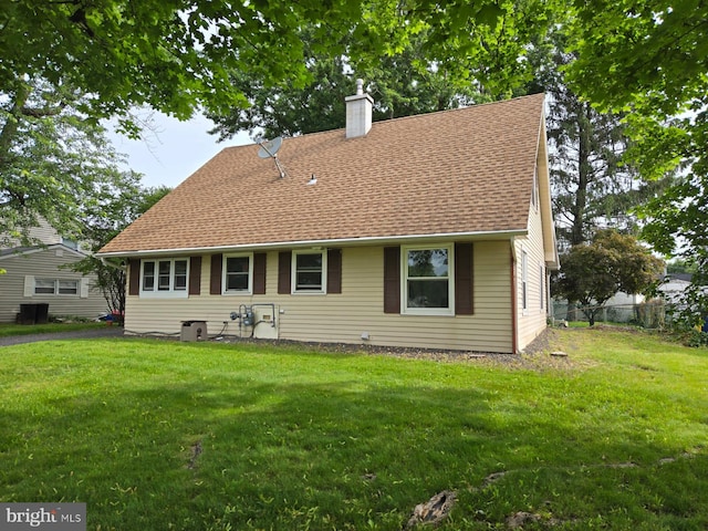33 Middlebury Ln, Willingboro, NJ 08046 - back of property featuring a chimney and roof with shingles