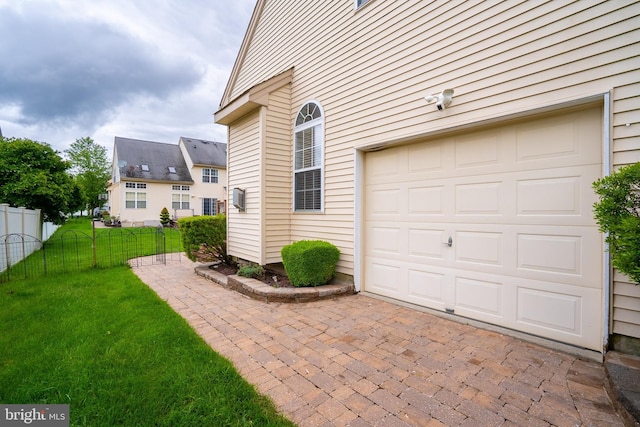 4 Bernadette Cir, Monmouth Junction, NJ 08852 - garage with decorative driveway