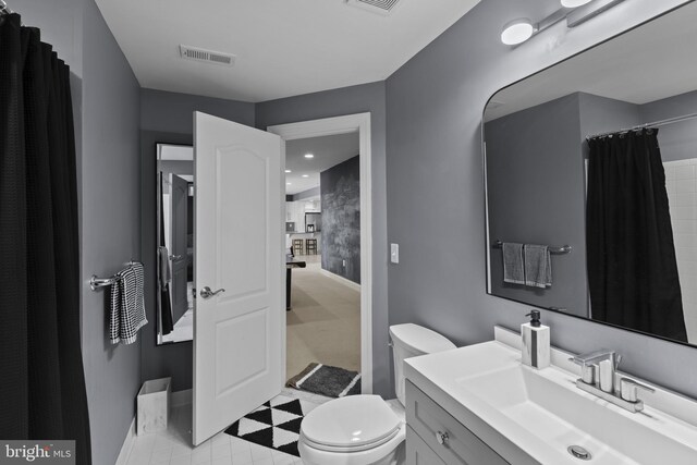 17621 Auburn Village Dr, Sandy Spring, MD 20860 - bathroom featuring toilet, vanity, baseboards, and recessed lighting