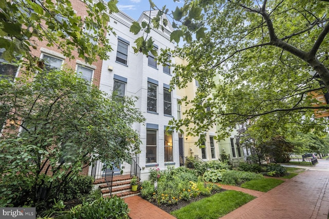 311 I St SE, Washington, DC 20003 - multi unit property with brick siding