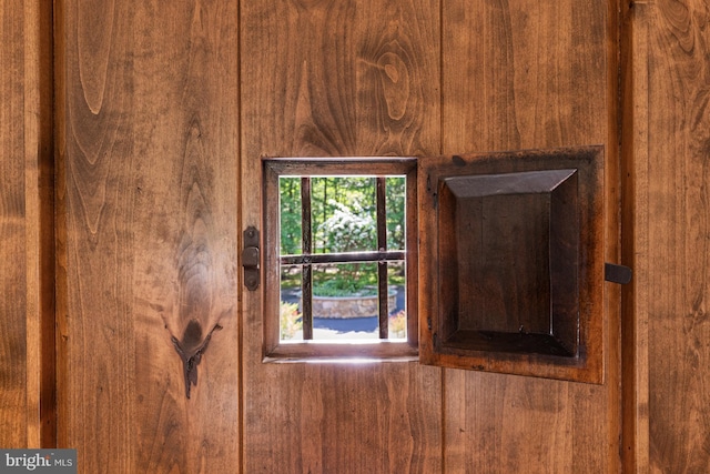 601 Utterback Store Rd, Great Falls, VA 22066 - detailed view of wood walls