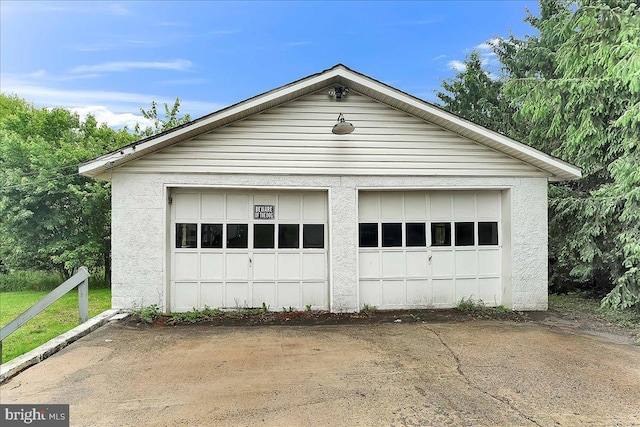 view of detached garage