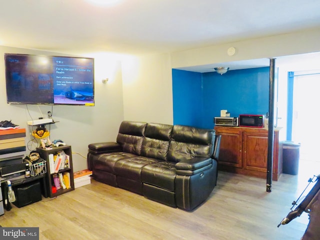 494 Kenilworth Ct, Glen Burnie, MD 21061 - living room featuring wood finished floors