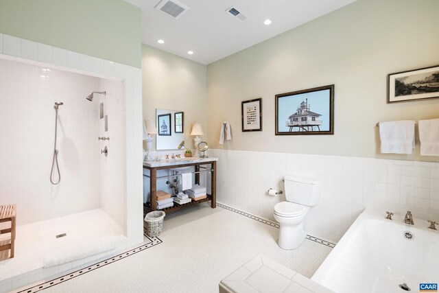 3276 Buckingham Springs Rd, Dillwyn, VA 23936 - full bathroom featuring toilet, a garden tub, a tile shower, a wainscoted wall, and recessed lighting