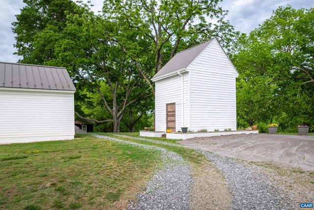 3276 Buckingham Springs Rd, Dillwyn, VA 23936 - garage with driveway