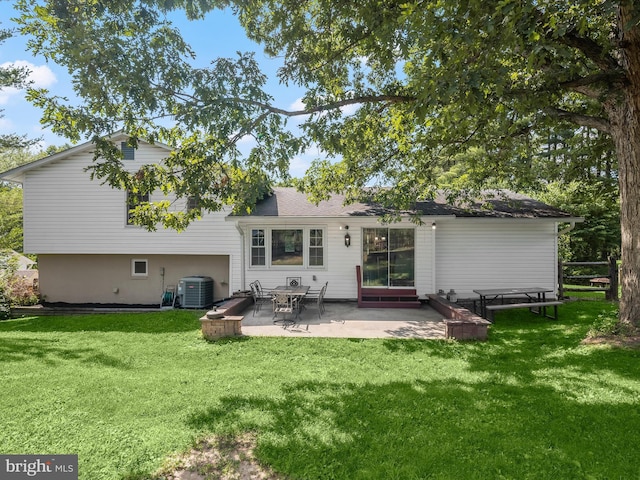 25109 Hickory Ridge Ln, Gaithersburg, MD 20882 - rear view of house with a lawn and a patio area