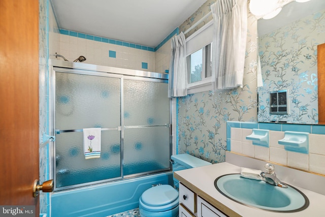 21 Princeton Ave, Gloucester City, NJ 08030 - full bathroom featuring wallpapered walls, toilet, vanity, and bath / shower combo with glass door