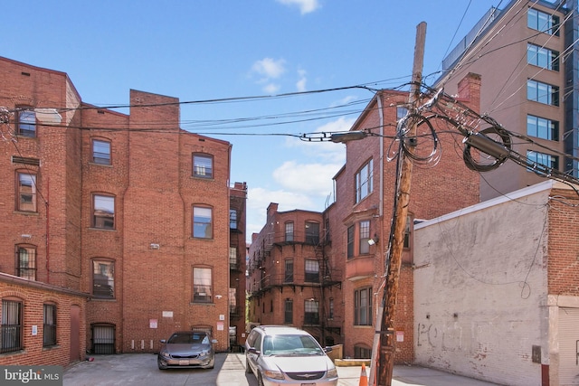 view of apartment building / complex