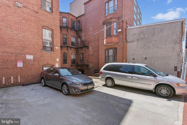 view of apartment building / complex