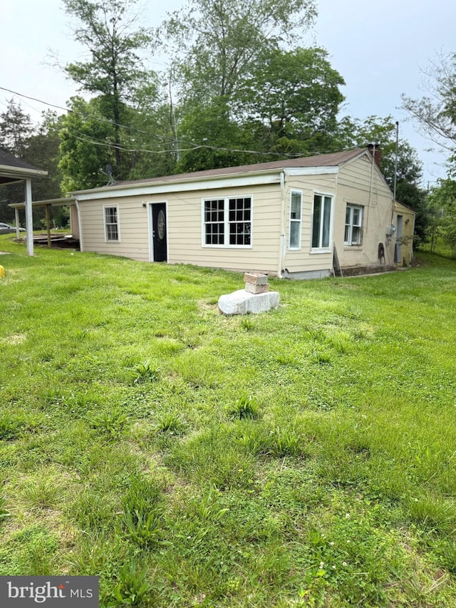 7421 Lake Dr, Manassas, VA 20111 - rear view of property featuring a yard