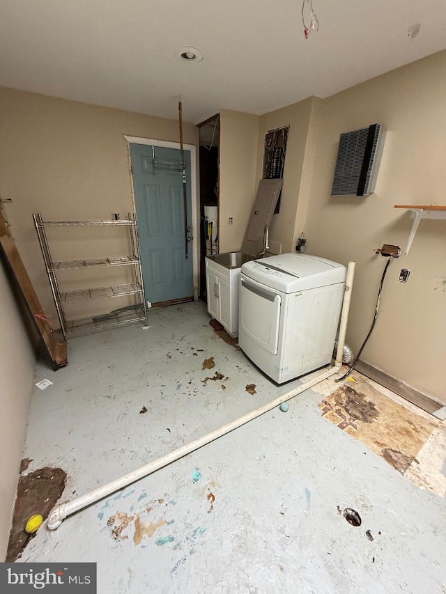 7421 Lake Dr, Manassas, VA 20111 - laundry area featuring washer and dryer