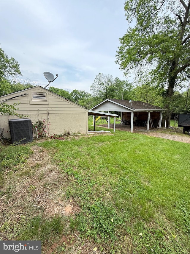 7421 Lake Dr, Manassas, VA 20111 - view of grassy yard featuring cooling unit