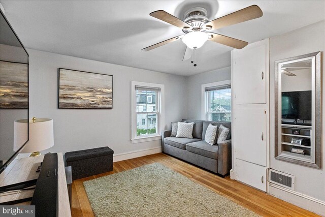 272 Main St, Hamilton, NJ 08620 - living area featuring light wood finished floors, baseboards, and a ceiling fan