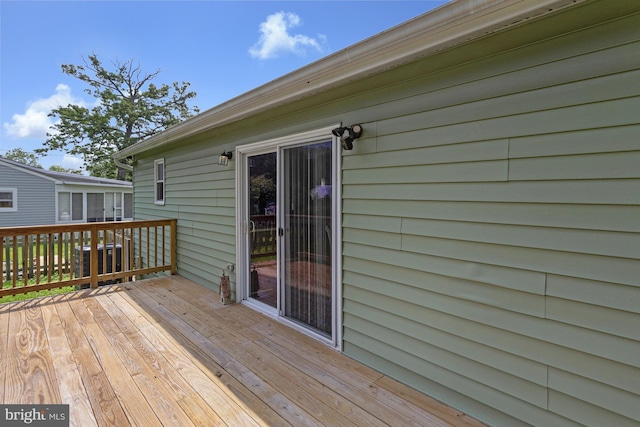 402 Bay View Dr, Edgewater, MD 21037 - view of wooden deck
