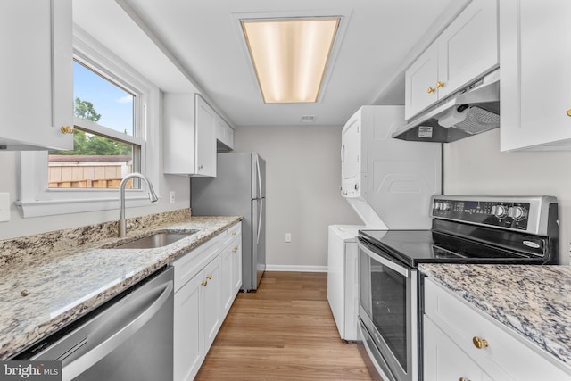 9048 Bonham Cir, Manassas, VA 20110 - kitchen with stainless steel appliances, under cabinet range hood, a sink, white cabinetry, and light wood-style floors