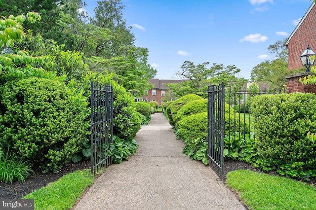 922 Montgomery Ave Unit E2, Bryn Mawr, PA 19010 - view of property's community with a gate
